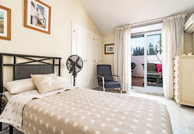 Apartment in Nueva andalucia - Spacious 2 Bedroom Apartment in  Puerto Banus with a Private Terrace and Mountain Views  Apartment in Nueva andalucia - Spacious 2 Bedroom Apartment in  Puerto Banus with a Private Terrace and Mountain Views