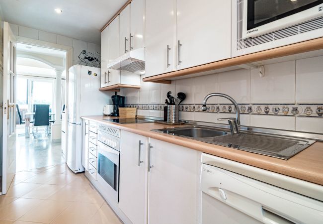 Apartment in Nueva andalucia - Spacious 2 Bedroom Apartment in  Puerto Banus with a Private Terrace and Mountain Views  Apartment in Nueva andalucia - Spacious 2 Bedroom Apartment in  Puerto Banus with a Private Terrace and Mountain Views