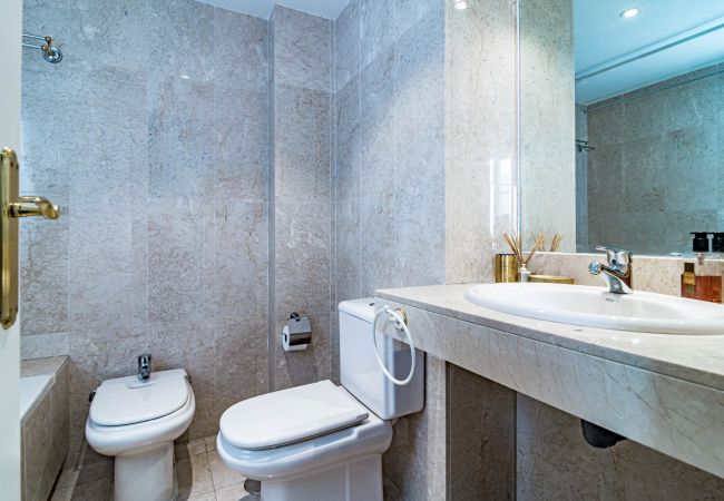 Apartment in Nueva andalucia - Spacious 2 Bedroom Apartment in  Puerto Banus with a Private Terrace and Mountain Views  Apartment in Nueva andalucia - Spacious 2 Bedroom Apartment in  Puerto Banus with a Private Terrace and Mountain Views