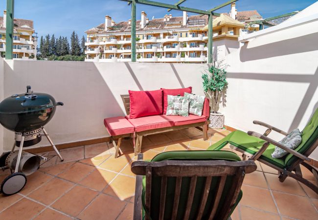 Apartment in Nueva andalucia - Spacious 2 Bedroom Apartment in  Puerto Banus with a Private Terrace and Mountain Views  Apartment in Nueva andalucia - Spacious 2 Bedroom Apartment in  Puerto Banus with a Private Terrace and Mountain Views