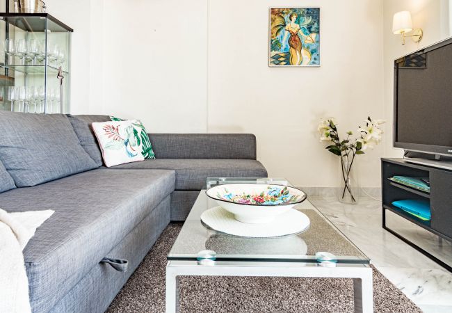 Apartment in Nueva andalucia - Spacious 2 Bedroom Apartment in  Puerto Banus with a Private Terrace and Mountain Views  Apartment in Nueva andalucia - Spacious 2 Bedroom Apartment in  Puerto Banus with a Private Terrace and Mountain Views