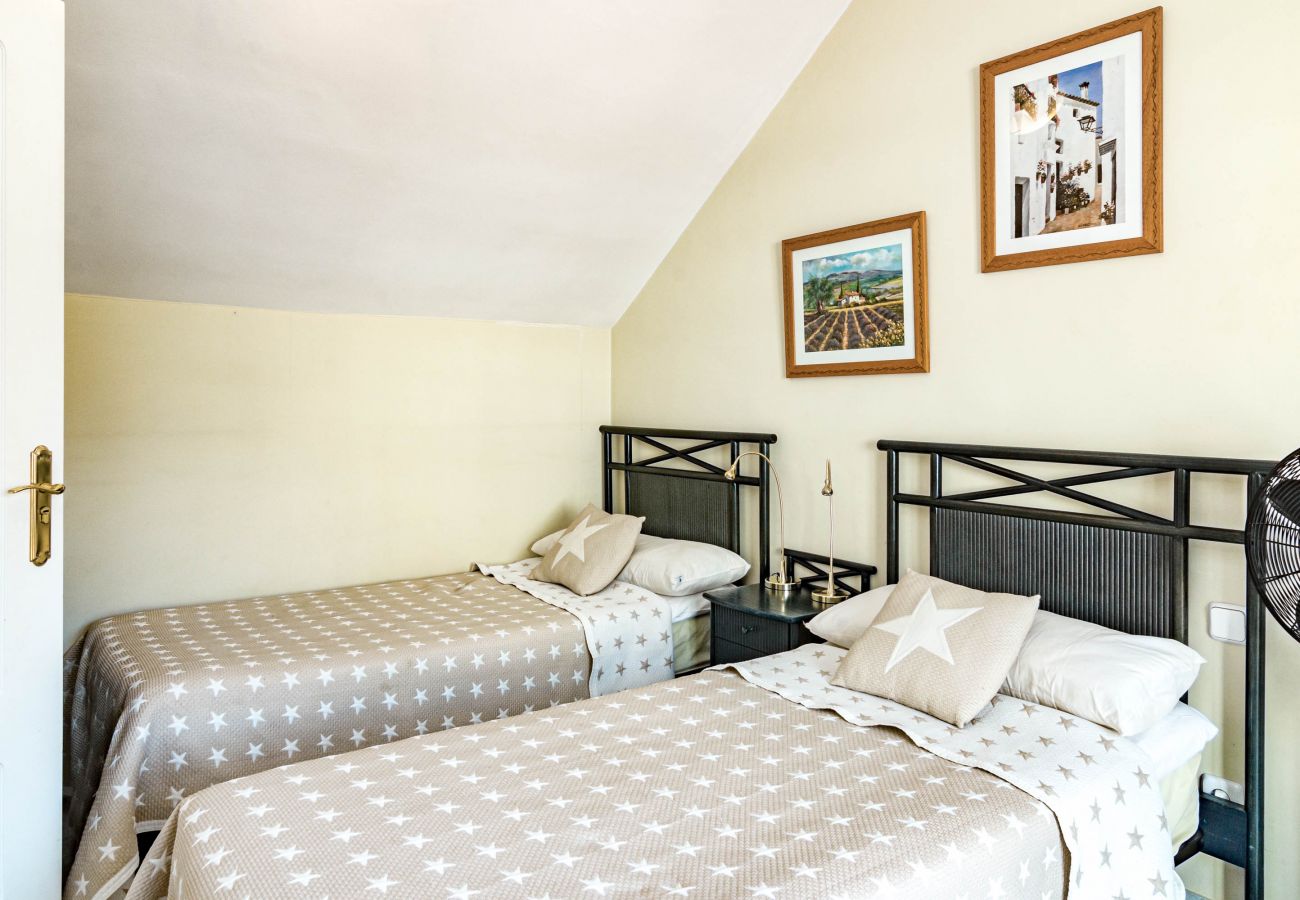 Apartment in Nueva andalucia - Spacious 2 Bedroom Apartment in Senorio de Aloha Puerto Banus