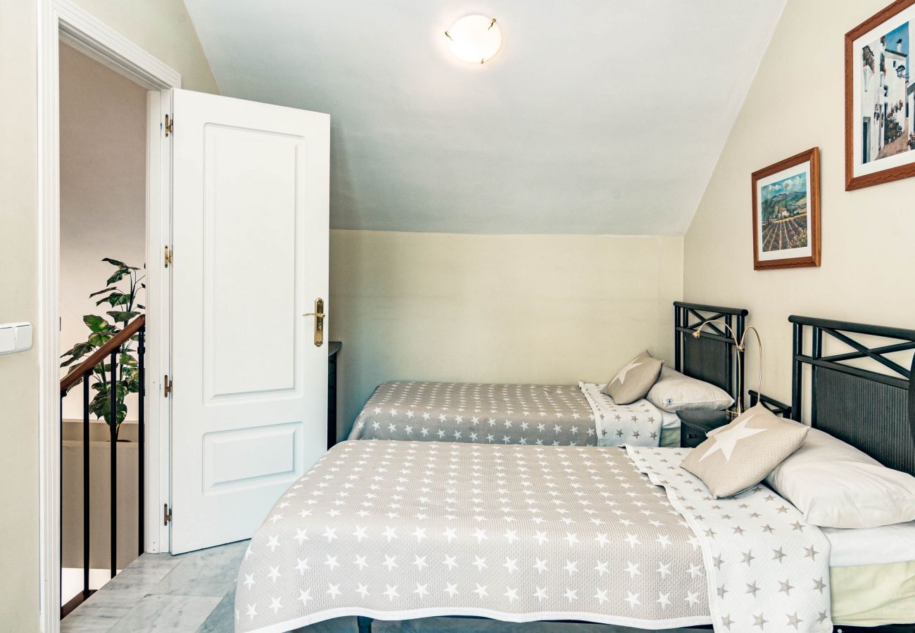 Apartment in Nueva andalucia - Spacious 2 Bedroom Apartment in Senorio de Aloha Puerto Banus