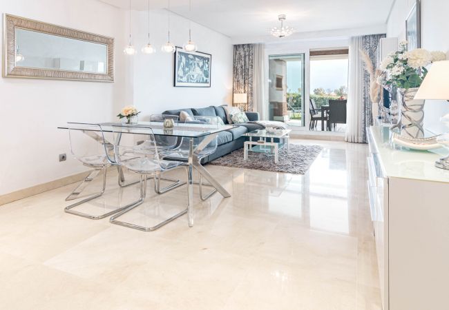 Apartment in Benahavís - Tropical Apartment in Los Arqueros with Mountain Views and Private Garden Apartment in Benahavís - Tropical Apartment in Los Arqueros with Mountain Views and Private Garden