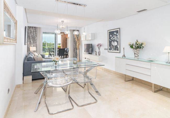 Apartment in Benahavís - Tropical Apartment in Los Arqueros with Mountain Views and Private Garden Apartment in Benahavís - Tropical Apartment in Los Arqueros with Mountain Views and Private Garden
