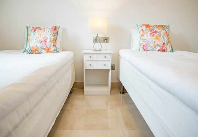 Apartment in Benahavís - Tropical Apartment in Los Arqueros with Mountain Views and Private Garden Apartment in Benahavís - Tropical Apartment in Los Arqueros with Mountain Views and Private Garden