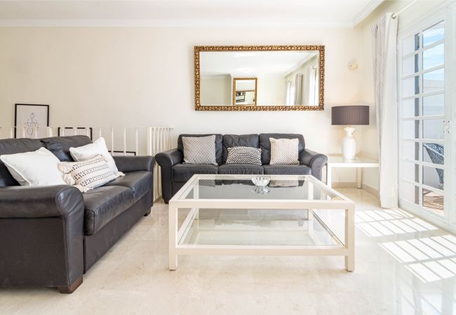 Terraced House in Nueva andalucia - Captivating townhouse with a rooftop terrace  Terraced House in Nueva andalucia - Captivating townhouse with a rooftop terrace