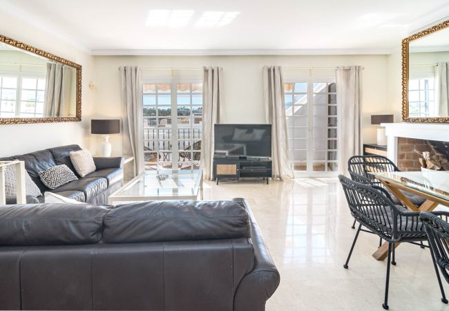 Terraced House in Nueva andalucia - Captivating townhouse with a rooftop terrace  Terraced House in Nueva andalucia - Captivating townhouse with a rooftop terrace