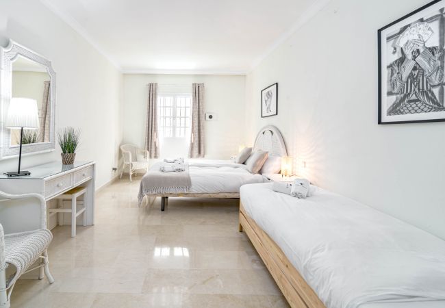 Terraced House in Nueva andalucia - Captivating townhouse with a rooftop terrace  Terraced House in Nueva andalucia - Captivating townhouse with a rooftop terrace