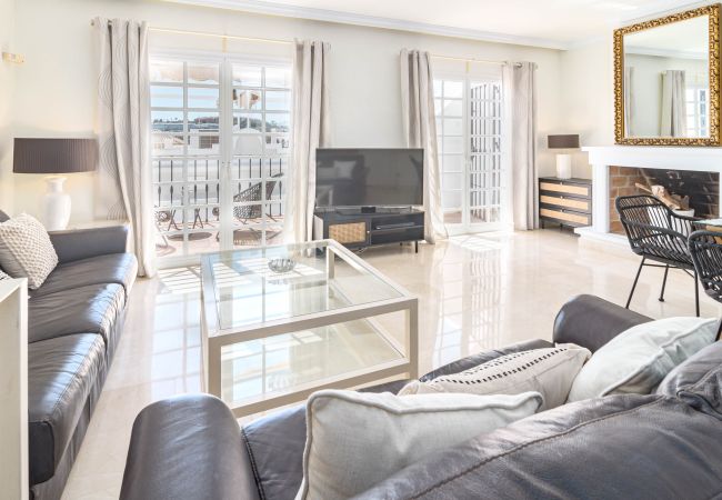 Terraced House in Nueva andalucia - Captivating townhouse with a rooftop terrace  Terraced House in Nueva andalucia - Captivating townhouse with a rooftop terrace