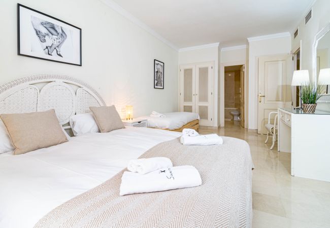 Terraced House in Nueva andalucia - Captivating townhouse with a rooftop terrace  Terraced House in Nueva andalucia - Captivating townhouse with a rooftop terrace