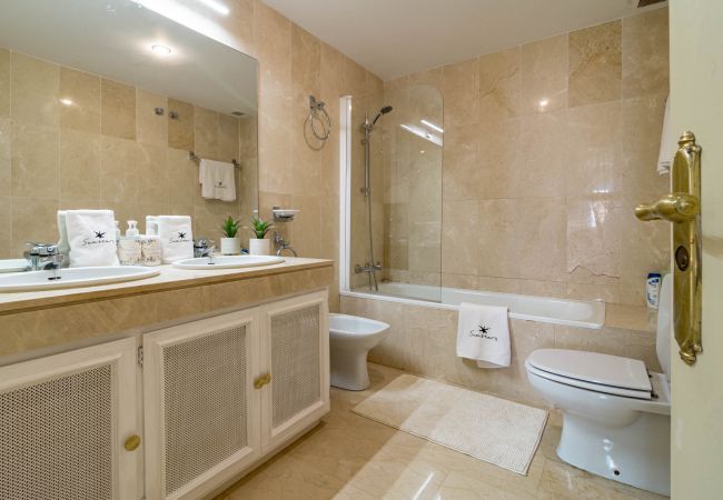 Terraced House in Nueva andalucia - Captivating townhouse with a rooftop terrace  Terraced House in Nueva andalucia - Captivating townhouse with a rooftop terrace