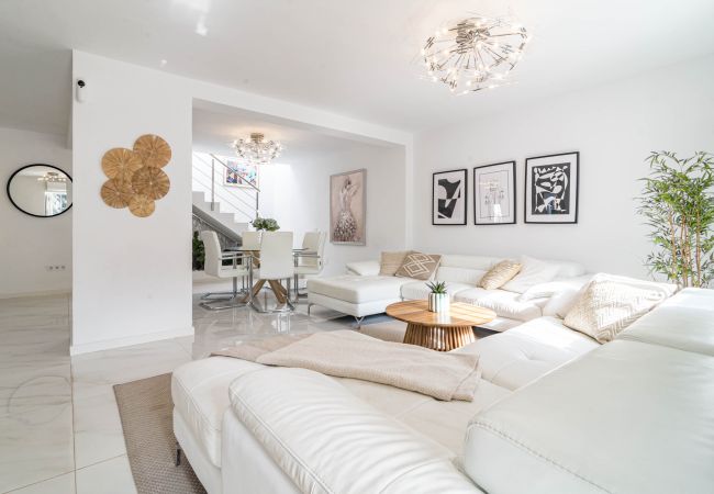 Apartment in Estepona - Stylish Beach Townhouse with Rooftop  Apartment in Estepona - Stylish Beach Townhouse with Rooftop