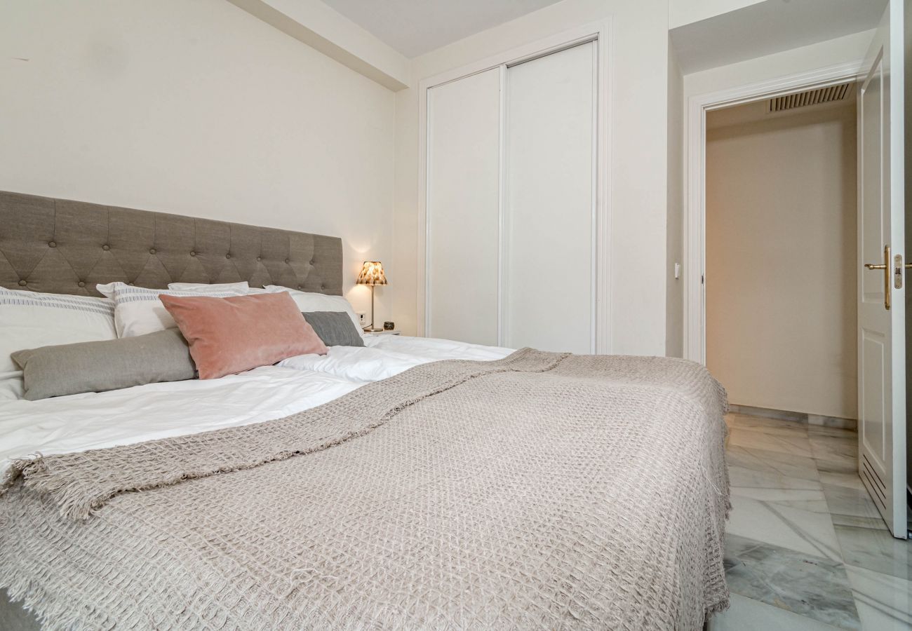Апартаменты на Марбелья / Marbella - Locrimar Puerto Banus Apartment