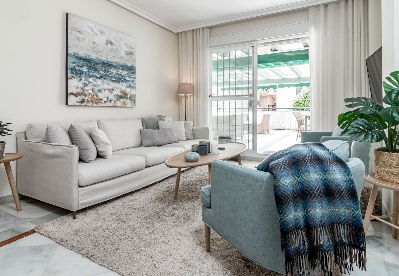 Апартаменты на Марбелья / Marbella - Locrimar Puerto Banus Apartment