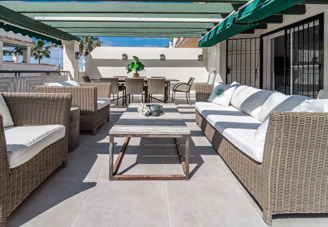 Апартаменты на Марбелья / Marbella - Locrimar Puerto Banus Apartment