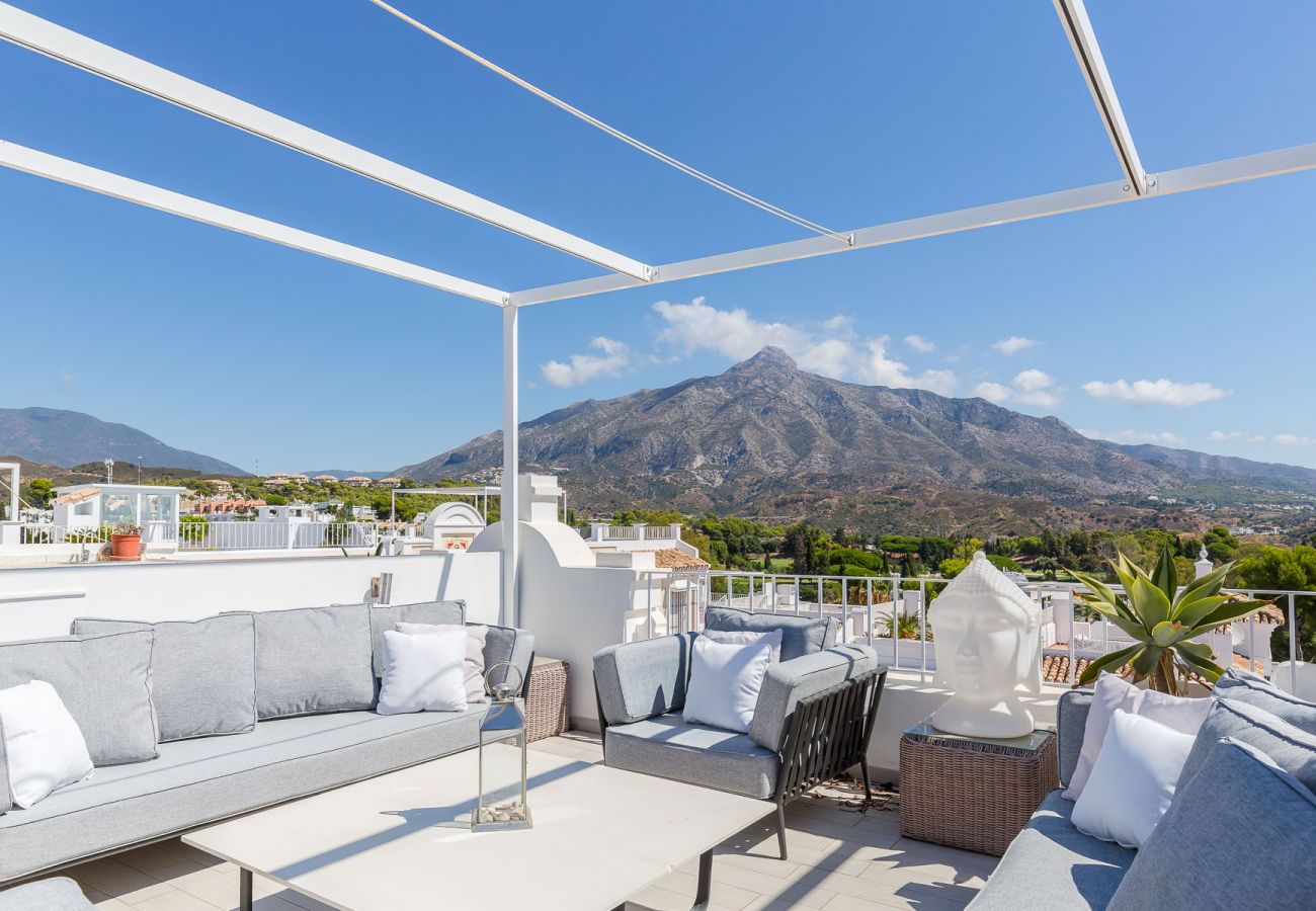 Lägenhet i Nueva andalucia - Penthouse med magisk utsikt över golfbanor, berg och hav