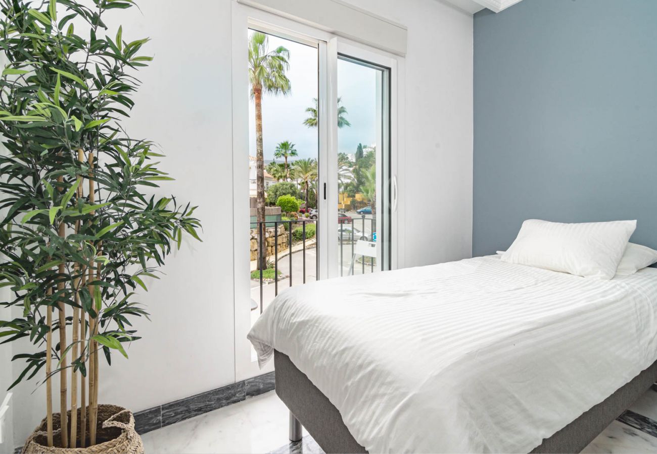Lägenhet i Nueva andalucia - Stylish 2 bedroom apartment with nice views