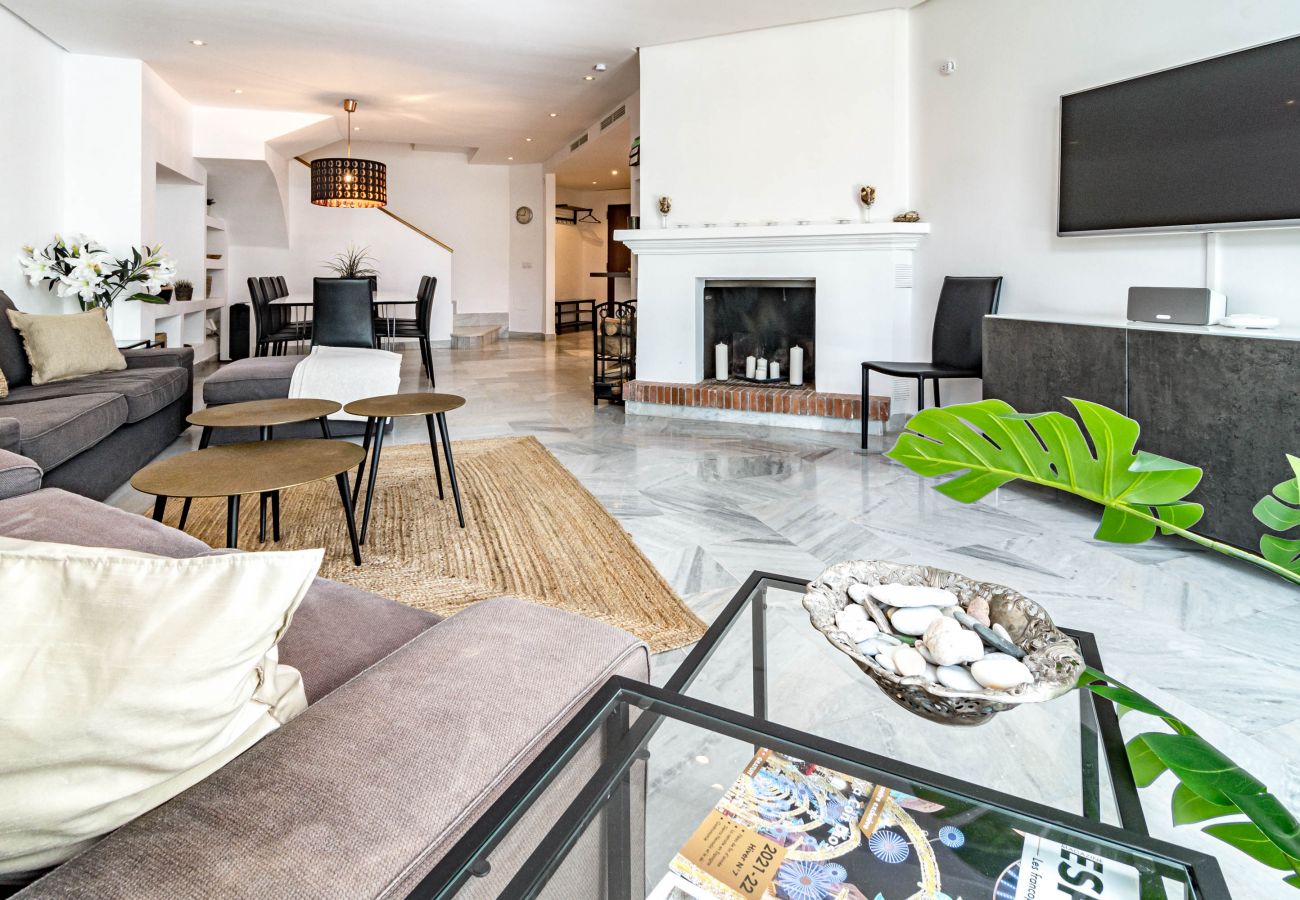 Radhus i Marbella - Superb Townhouse in Camojan Blanco II