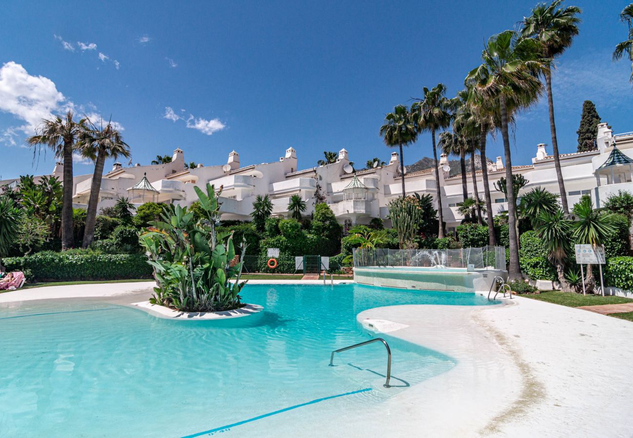 Radhus i Marbella - Superb Townhouse in Camojan Blanco II