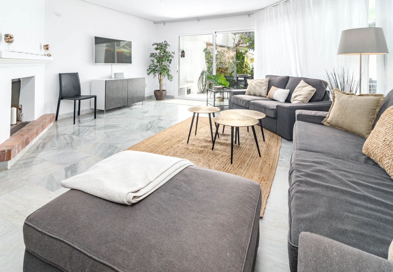Radhus i Marbella - Superb Townhouse in Camojan Blanco II