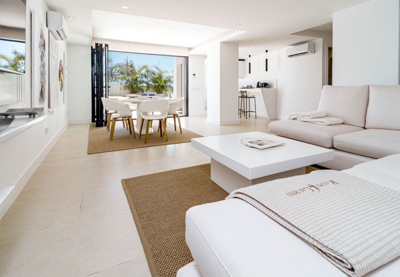 Lägenhet i Nueva andalucia - Stunning 2 bedroom apartment with own private pool
