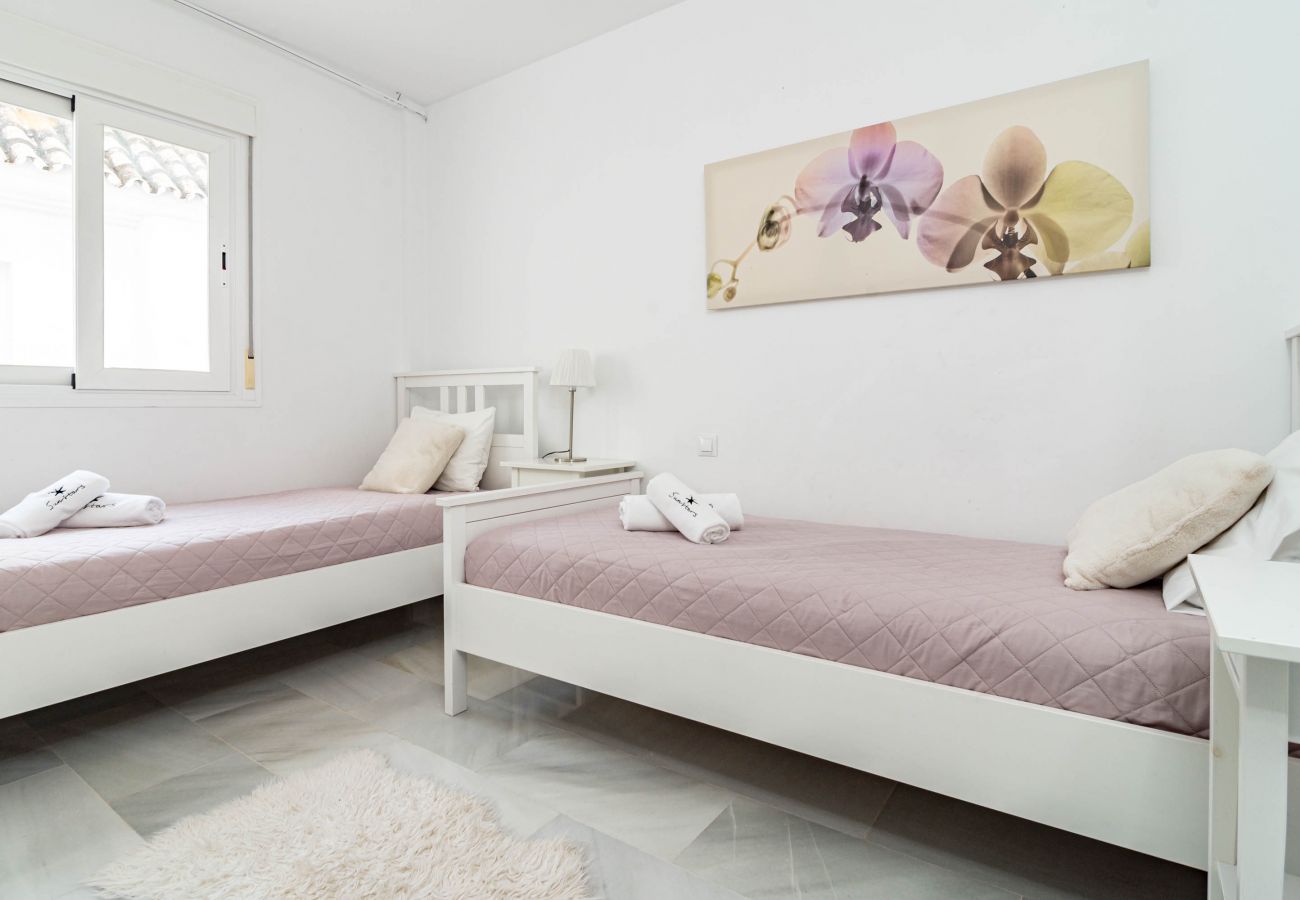 Lägenhet i Marbella - Gorgeous Apartment in Nueva Andalucia Lägenhet i Marbella - Gorgeous Apartment in Nueva Andalucia