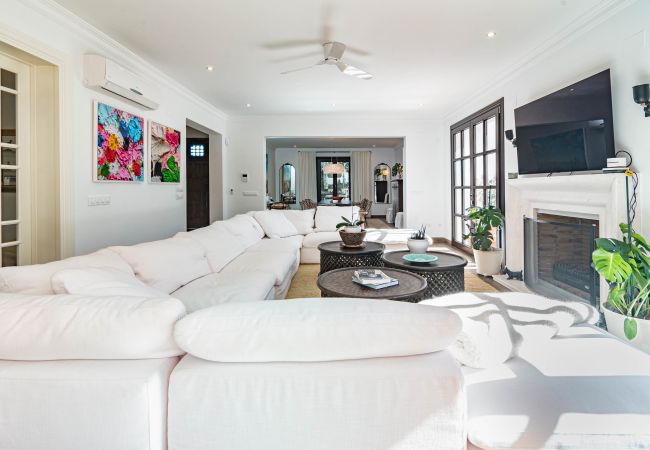 Villa i San Pedro de Alcántara - Charming Andalusian 5-Bedroom Villa in Cortijo del Mar footsteps away from the beach Villa i San Pedro de Alcántara - Charming Andalusian 5-Bedroom Villa in Cortijo del Mar footsteps away from the beach