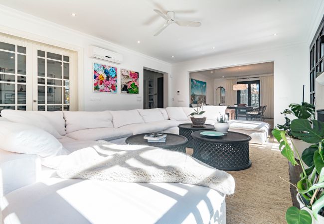 Villa i San Pedro de Alcántara - Charming Andalusian 5-Bedroom Villa in Cortijo del Mar footsteps away from the beach Villa i San Pedro de Alcántara - Charming Andalusian 5-Bedroom Villa in Cortijo del Mar footsteps away from the beach