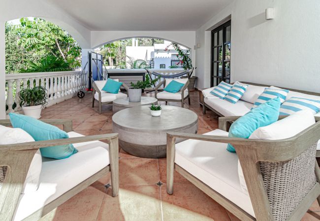 Villa i San Pedro de Alcántara - Charming Andalusian 5-Bedroom Villa in Cortijo del Mar footsteps away from the beach Villa i San Pedro de Alcántara - Charming Andalusian 5-Bedroom Villa in Cortijo del Mar footsteps away from the beach