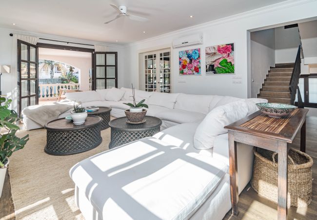 Villa i San Pedro de Alcántara - Charming Andalusian 5-Bedroom Villa in Cortijo del Mar footsteps away from the beach Villa i San Pedro de Alcántara - Charming Andalusian 5-Bedroom Villa in Cortijo del Mar footsteps away from the beach