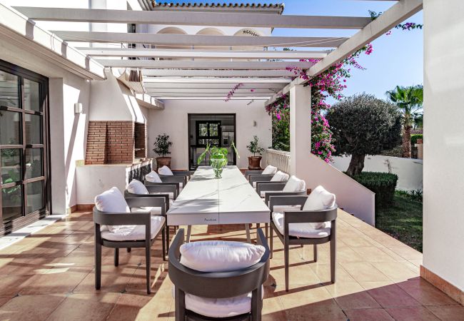 Villa i San Pedro de Alcántara - Charming Andalusian 5-Bedroom Villa in Cortijo del Mar footsteps away from the beach Villa i San Pedro de Alcántara - Charming Andalusian 5-Bedroom Villa in Cortijo del Mar footsteps away from the beach