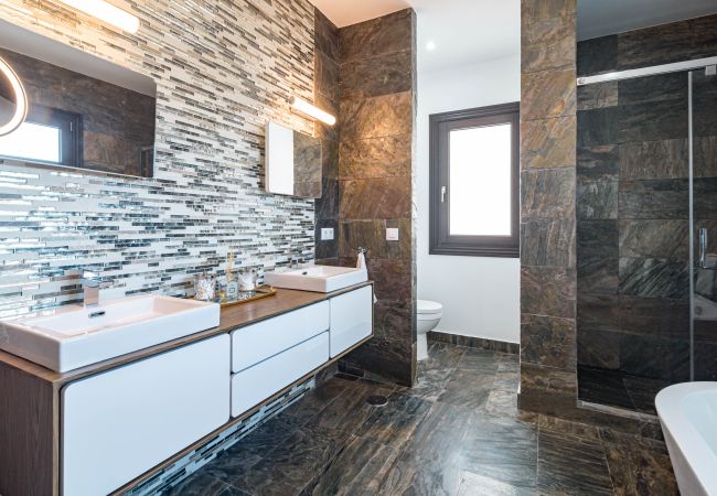 Villa i San Pedro de Alcántara - Charming Andalusian 5-Bedroom Villa in Cortijo del Mar footsteps away from the beach Villa i San Pedro de Alcántara - Charming Andalusian 5-Bedroom Villa in Cortijo del Mar footsteps away from the beach