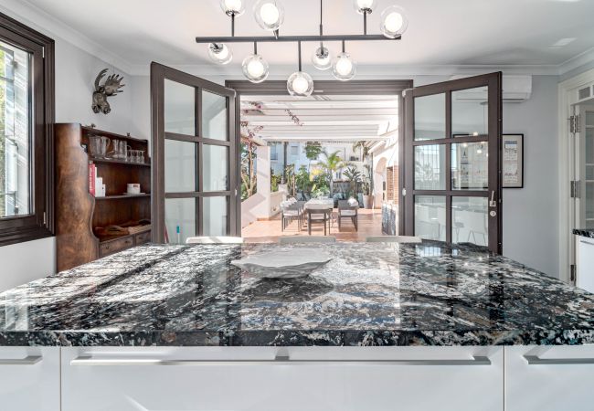 Villa i San Pedro de Alcántara - Charming Andalusian 5-Bedroom Villa in Cortijo del Mar footsteps away from the beach Villa i San Pedro de Alcántara - Charming Andalusian 5-Bedroom Villa in Cortijo del Mar footsteps away from the beach