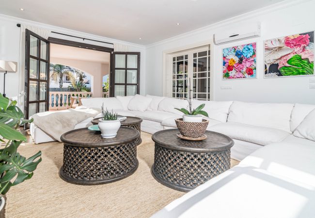 Villa i San Pedro de Alcántara - Charming Andalusian 5-Bedroom Villa in Cortijo del Mar footsteps away from the beach Villa i San Pedro de Alcántara - Charming Andalusian 5-Bedroom Villa in Cortijo del Mar footsteps away from the beach