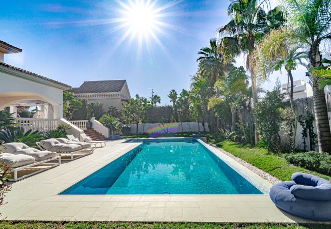 Villa i San Pedro de Alcántara - Charming Andalusian 5-Bedroom Villa in Cortijo del Mar footsteps away from the beach Villa i San Pedro de Alcántara - Charming Andalusian 5-Bedroom Villa in Cortijo del Mar footsteps away from the beach