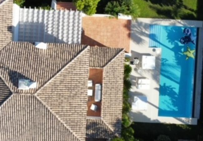 Villa i San Pedro de Alcántara - Charming Andalusian 5-Bedroom Villa in Cortijo del Mar footsteps away from the beach Villa i San Pedro de Alcántara - Charming Andalusian 5-Bedroom Villa in Cortijo del Mar footsteps away from the beach