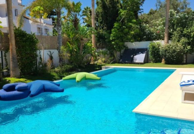 Villa i San Pedro de Alcántara - Charming Andalusian 5-Bedroom Villa in Cortijo del Mar footsteps away from the beach Villa i San Pedro de Alcántara - Charming Andalusian 5-Bedroom Villa in Cortijo del Mar footsteps away from the beach