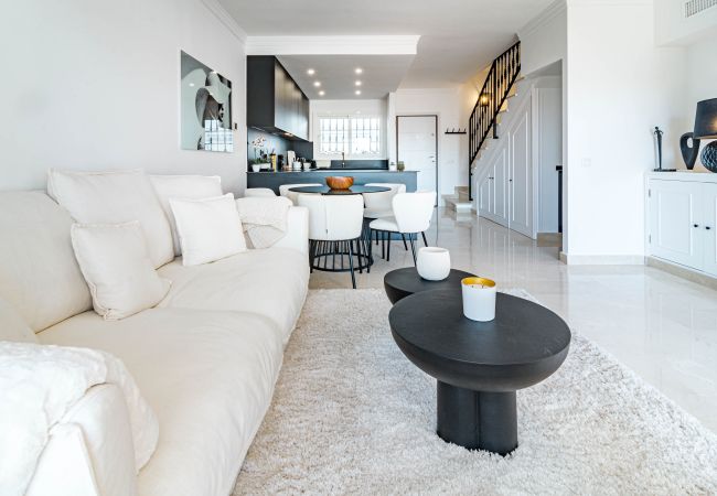 Lägenhet i Marbella - Exclusively Modern 2-Bedroom Apartment in Aloha Pueblo Lägenhet i Marbella - Exclusively Modern 2-Bedroom Apartment in Aloha Pueblo