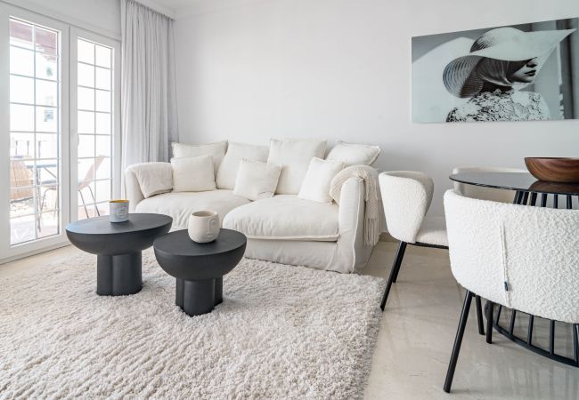 Lägenhet i Marbella - Exclusively Modern 2-Bedroom Apartment in Aloha Pueblo Lägenhet i Marbella - Exclusively Modern 2-Bedroom Apartment in Aloha Pueblo