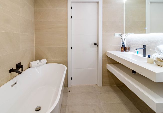 Lägenhet i Marbella - Exclusively Modern 2-Bedroom Apartment in Aloha Pueblo Lägenhet i Marbella - Exclusively Modern 2-Bedroom Apartment in Aloha Pueblo