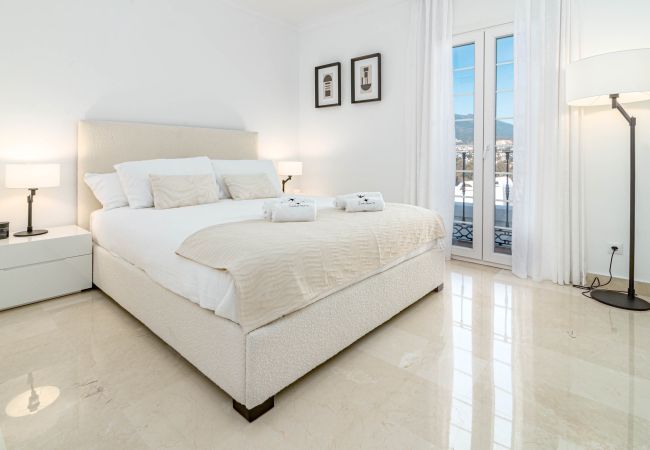 Lägenhet i Marbella - Exclusively Modern 2-Bedroom Apartment in Aloha Pueblo Lägenhet i Marbella - Exclusively Modern 2-Bedroom Apartment in Aloha Pueblo