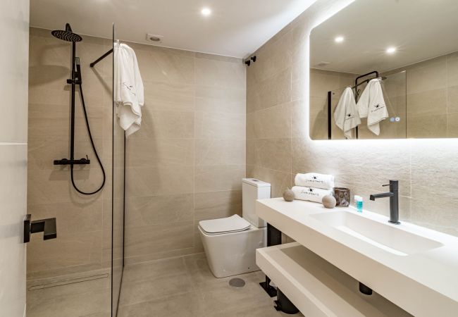 Lägenhet i Marbella - Exclusively Modern 2-Bedroom Apartment in Aloha Pueblo Lägenhet i Marbella - Exclusively Modern 2-Bedroom Apartment in Aloha Pueblo