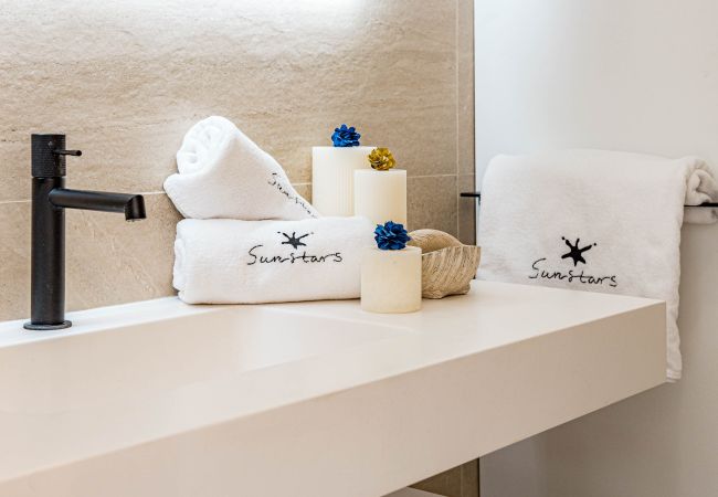 Lägenhet i Marbella - Exclusively Modern 2-Bedroom Apartment in Aloha Pueblo Lägenhet i Marbella - Exclusively Modern 2-Bedroom Apartment in Aloha Pueblo