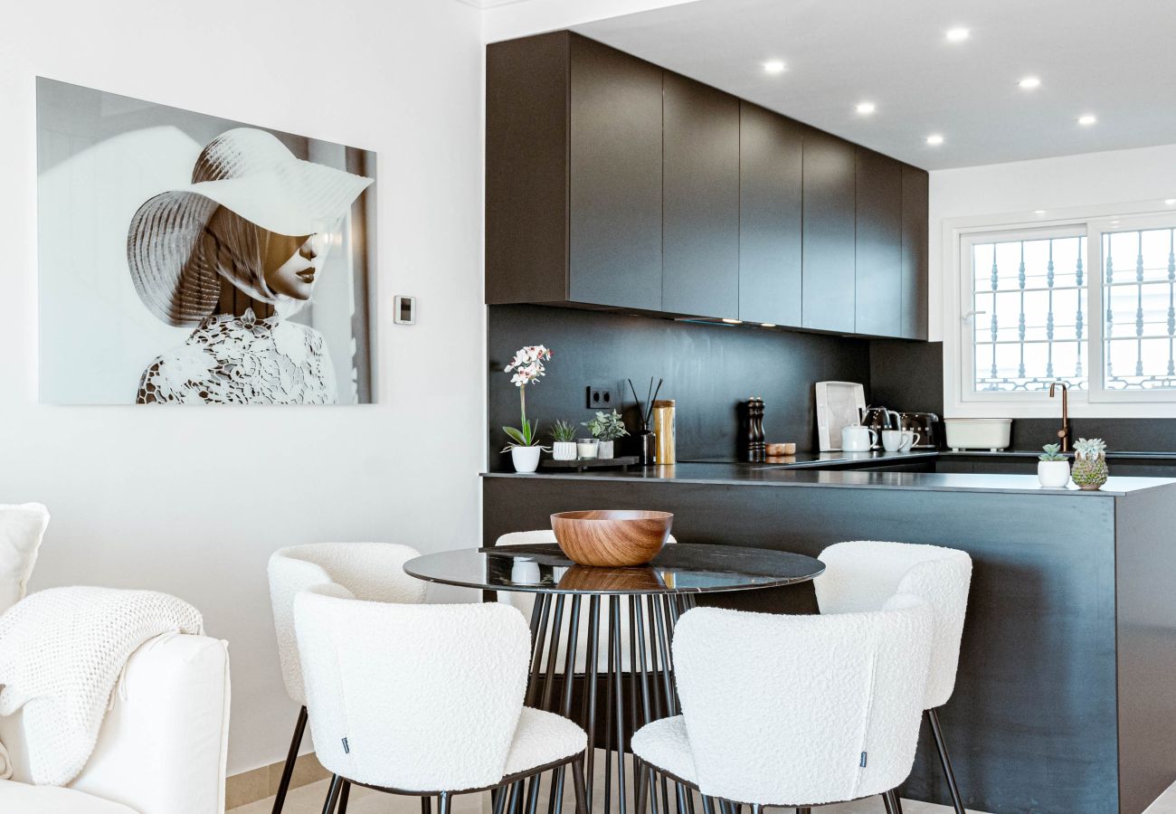 Lägenhet i Marbella - Exclusively Modern 2-Bedroom Apartment in Aloha Pueblo Lägenhet i Marbella - Exclusively Modern 2-Bedroom Apartment in Aloha Pueblo