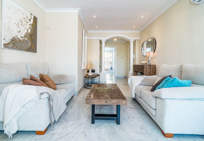 Lägenhet i Nueva andalucia - Charming 2 bedroom  apartment in Señorío de Aloha close to Centro Plaza, Nueva Andalucia  Lägenhet i Nueva andalucia - Charming 2 bedroom  apartment in Señorío de Aloha close to Centro Plaza, Nueva Andalucia