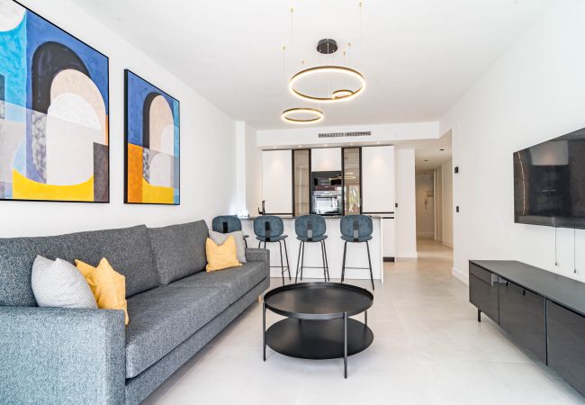 Lägenhet i Nueva andalucia - Modern fully renovated 4 bedroom apartment in the heart of Nueva Andalucia, walking distance to Centro Plaza  Lägenhet i Nueva andalucia - Modern fully renovated 4 bedroom apartment in the heart of Nueva Andalucia, walking distance to Centro Plaza