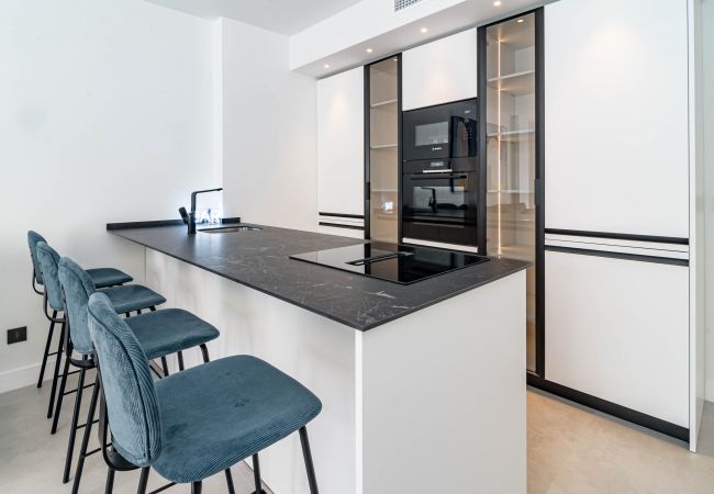 Lägenhet i Nueva andalucia - Modern fully renovated 4 bedroom apartment in the heart of Nueva Andalucia, walking distance to Centro Plaza  Lägenhet i Nueva andalucia - Modern fully renovated 4 bedroom apartment in the heart of Nueva Andalucia, walking distance to Centro Plaza