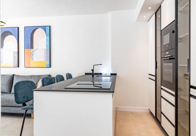 Lägenhet i Nueva andalucia - Modern fully renovated 4 bedroom apartment in the heart of Nueva Andalucia, walking distance to Centro Plaza  Lägenhet i Nueva andalucia - Modern fully renovated 4 bedroom apartment in the heart of Nueva Andalucia, walking distance to Centro Plaza