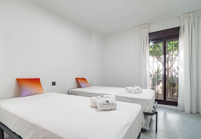 Lägenhet i Nueva andalucia - Modern fully renovated 4 bedroom apartment in the heart of Nueva Andalucia, walking distance to Centro Plaza  Lägenhet i Nueva andalucia - Modern fully renovated 4 bedroom apartment in the heart of Nueva Andalucia, walking distance to Centro Plaza